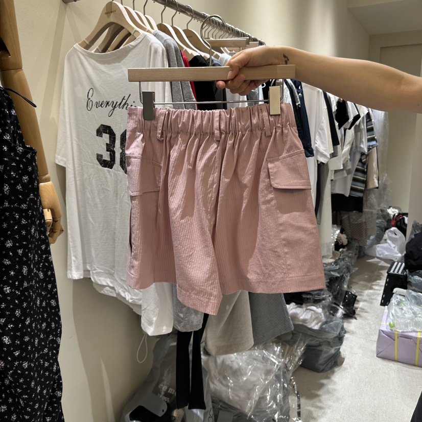 MOREMORE韓國代購㊣女裝新品時尚職業休閑人氣短褲口袋工裝more more短褲