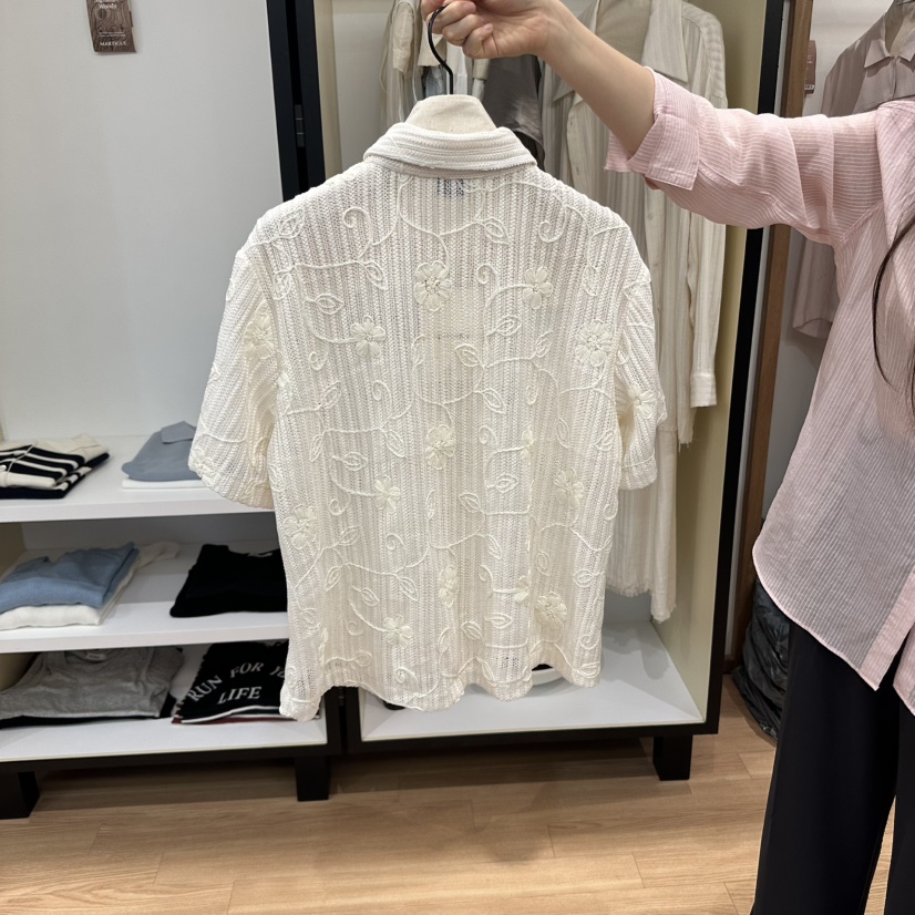 MUYBIEN東大門㊣實拍女裝新款推薦休閑人氣真品襯衫蕾絲衫花朵MUYBIEN襯衫/蕾絲衫