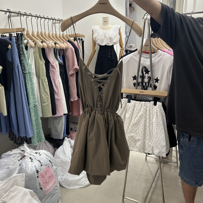 VENEFIT東大門㊣代購女裝新款推薦25春夏時尚連衣裙不含內搭VENEFIT/JENNIE連衣裙圖色3