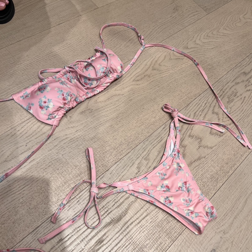 LOVE PULL韓國代購㊣女士新品熱賣休閑25春夏真品泳裝花朵LOVE PULL泳裝圖色2