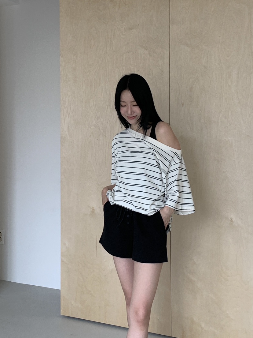 LOVE MOMENT東大門㊣直郵女士新品熱賣休閑職業T恤露肩條紋LOVE MOMENTT恤