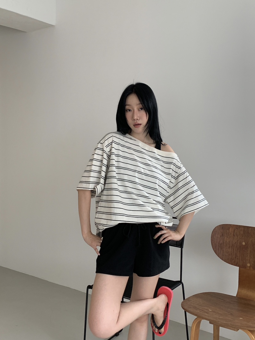LOVE MOMENT東大門㊣直郵女士新品熱賣休閑職業T恤露肩條紋LOVE MOMENTT恤
