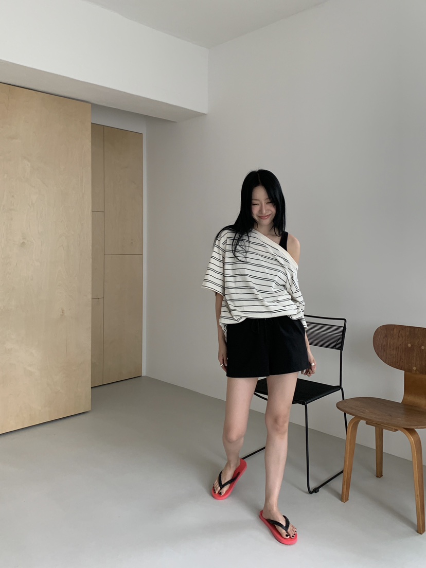 LOVE MOMENT東大門㊣直郵女士新品熱賣休閑職業T恤露肩條紋LOVE MOMENTT恤