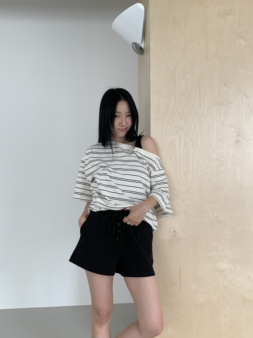 LOVE MOMENT東大門㊣直郵女士新品熱賣休閑職業T恤露肩條紋LOVE MOMENTT恤