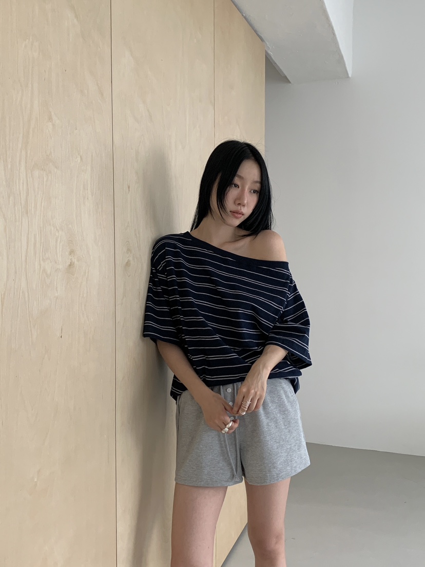 LOVE MOMENT東大門㊣直郵女士新品熱賣休閑職業T恤露肩條紋LOVE MOMENTT恤