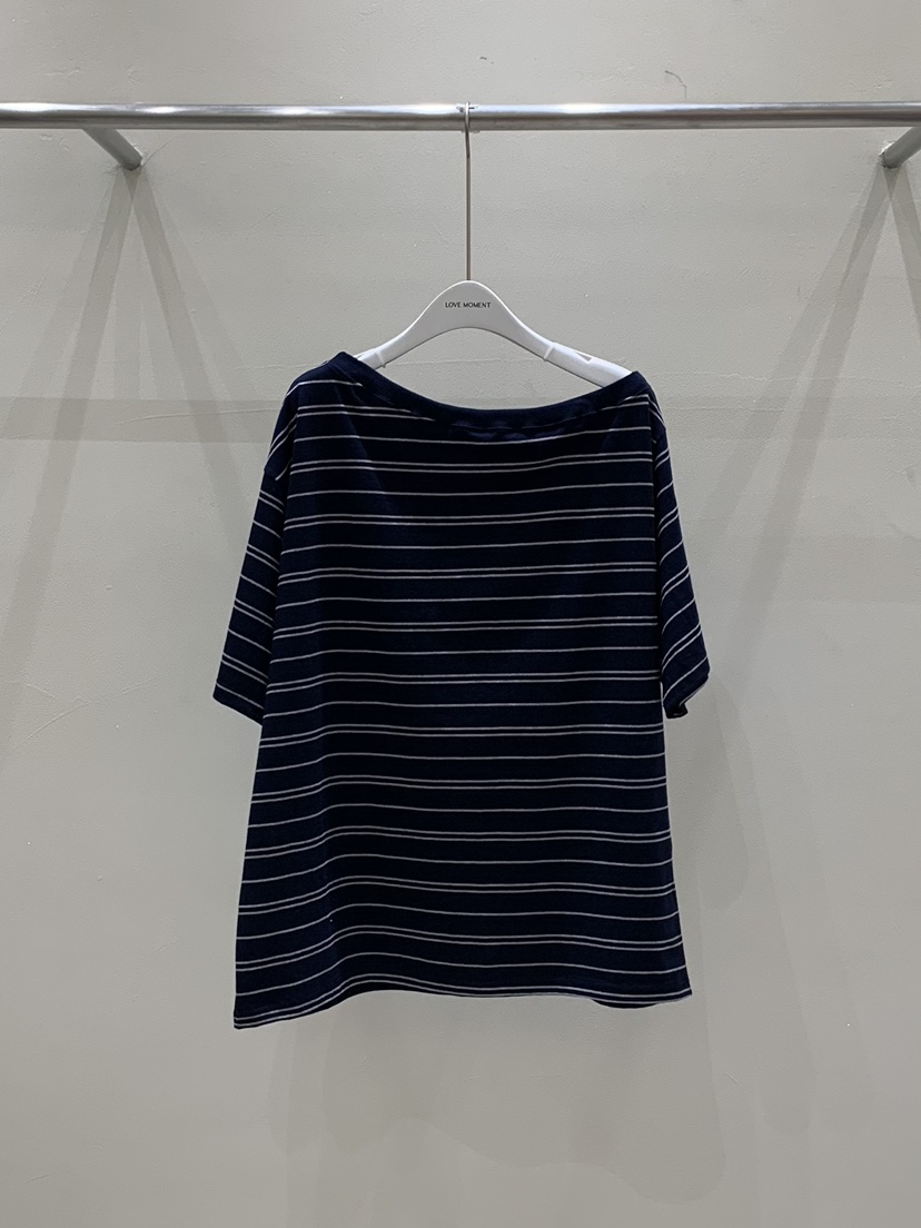 LOVE MOMENT東大門㊣直郵女士新品熱賣休閑職業T恤露肩條紋LOVE MOMENTT恤圖色2