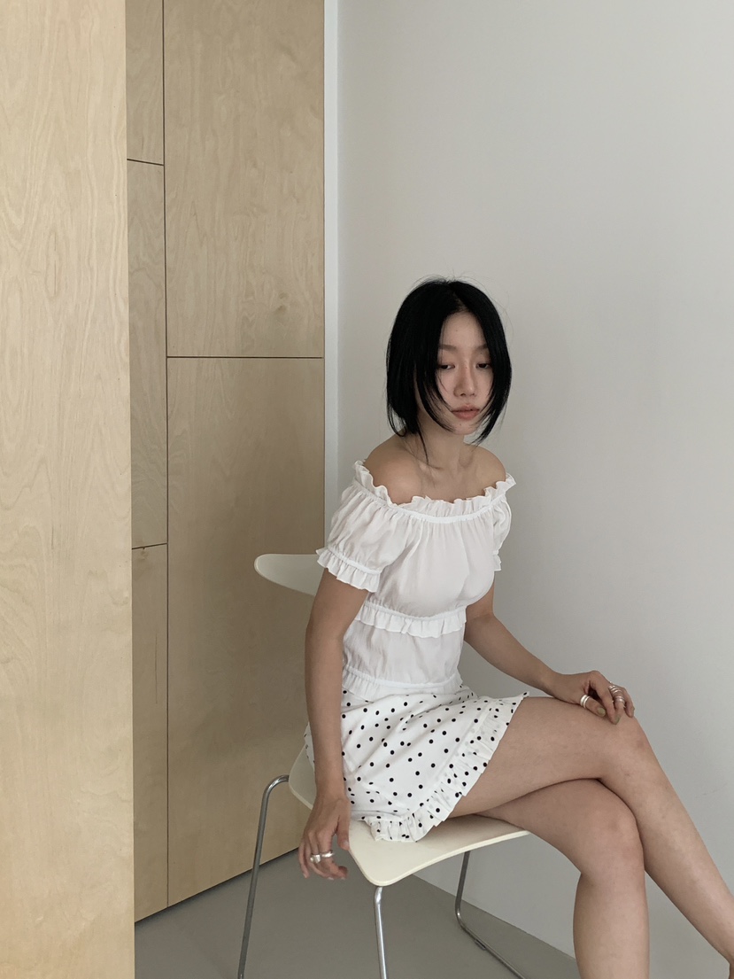 LOVE MOMENT韓國代購㊣女士新款休閑25春夏襯衫蕾絲衫荷葉邊LOVE MOMENT襯衫/蕾絲衫