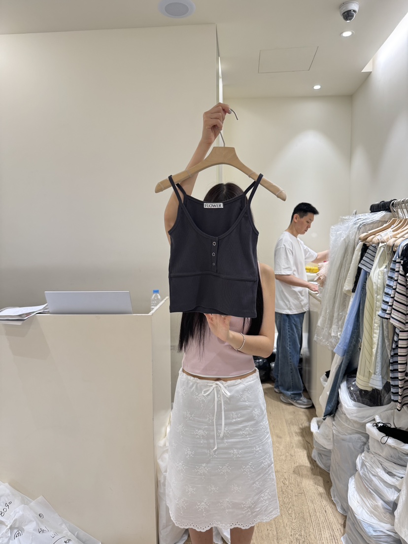 FLOWER-L韓國直郵㊣女士新品熱賣時尚25春夏職業人氣吊帶背心FLOWER吊帶/背心圖色2
