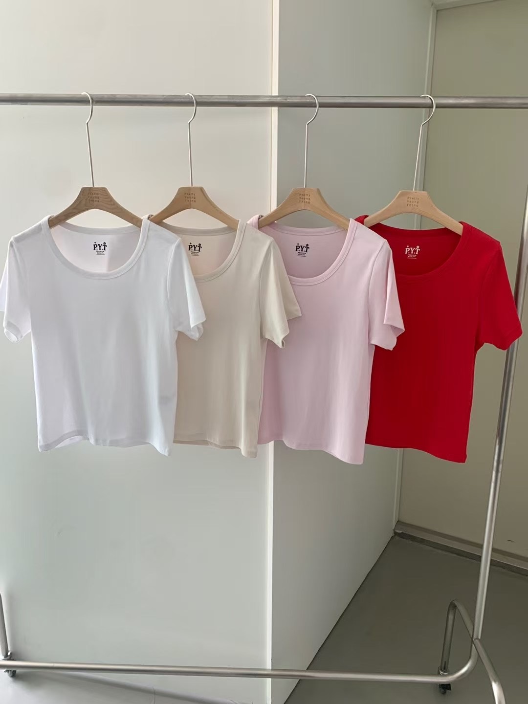 PYT-ot韓國代購㊣女士新品25春夏真品休閑熱賣人氣時尚T恤pretty young thingT恤圖色3左三色