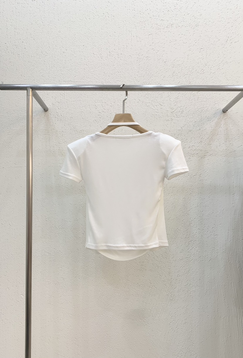 LIGHT AND SALT東大門㊣代購女裝新品25春夏T恤掛脖開衫奶油色假兩件LIGHT AND SALTT恤