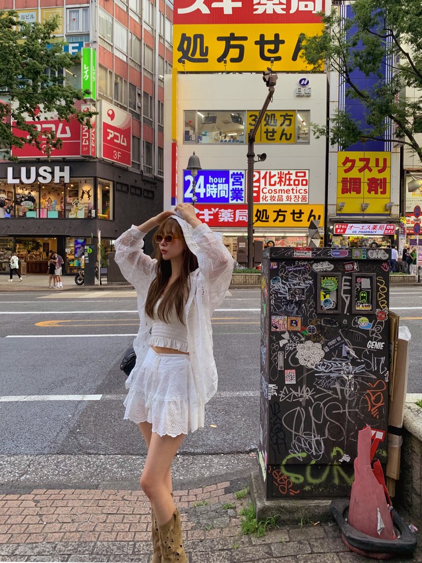 81 MARKET-L韓國代購㊣女裝新品職業人氣襯衫蕾絲衫兜帽蕾絲81 MARKET-L襯衫/蕾絲衫