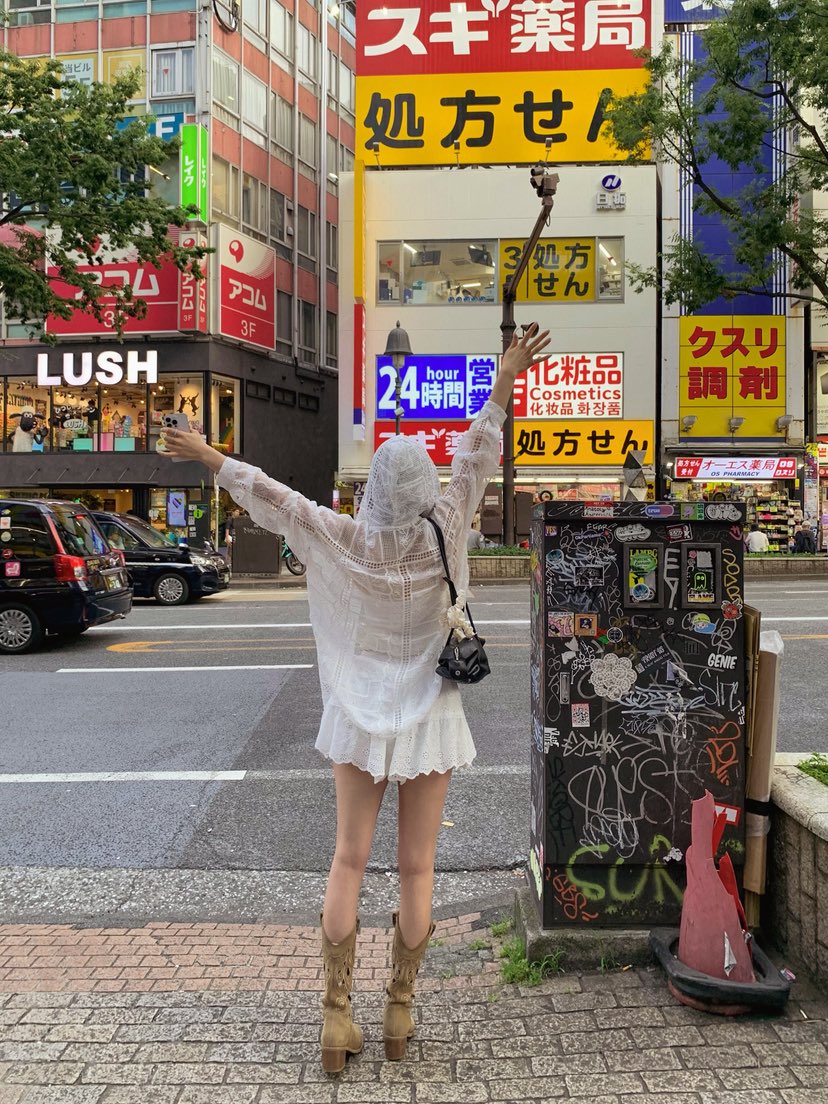81 MARKET-L韓國代購㊣女裝新品職業人氣襯衫蕾絲衫兜帽蕾絲81 MARKET-L襯衫/蕾絲衫