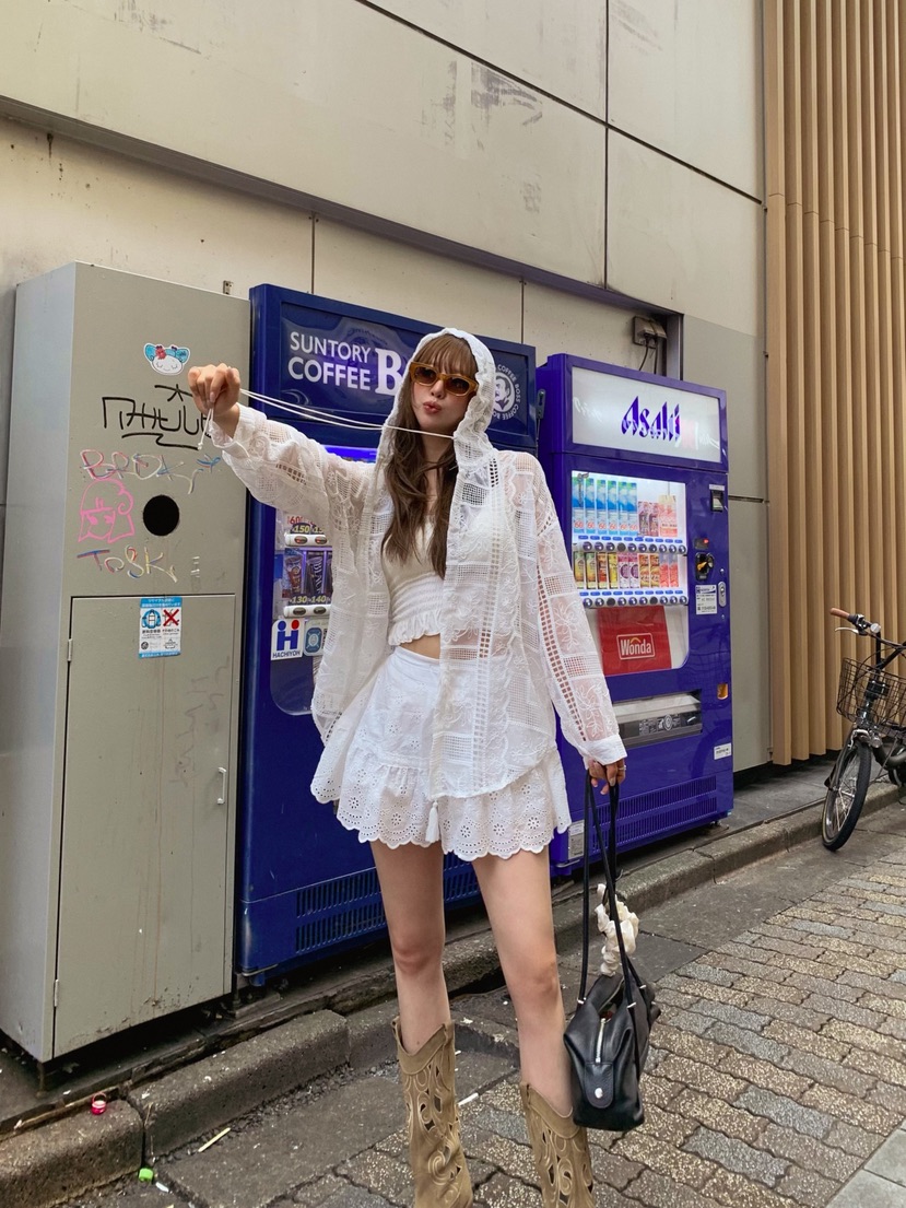 81 MARKET-L韓國代購㊣女裝新品職業人氣襯衫蕾絲衫兜帽蕾絲81 MARKET-L襯衫/蕾絲衫