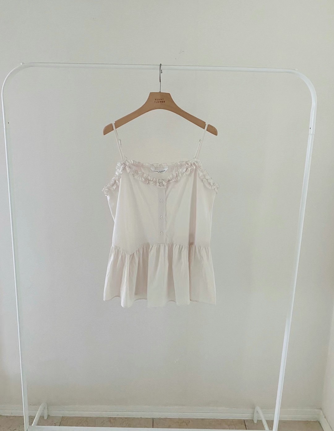 BUNNYFLOWER2韓國直郵㊣女士新品25春夏吊帶背心荷葉邊緊身BUNNYFLOWER2吊帶/背心圖色2