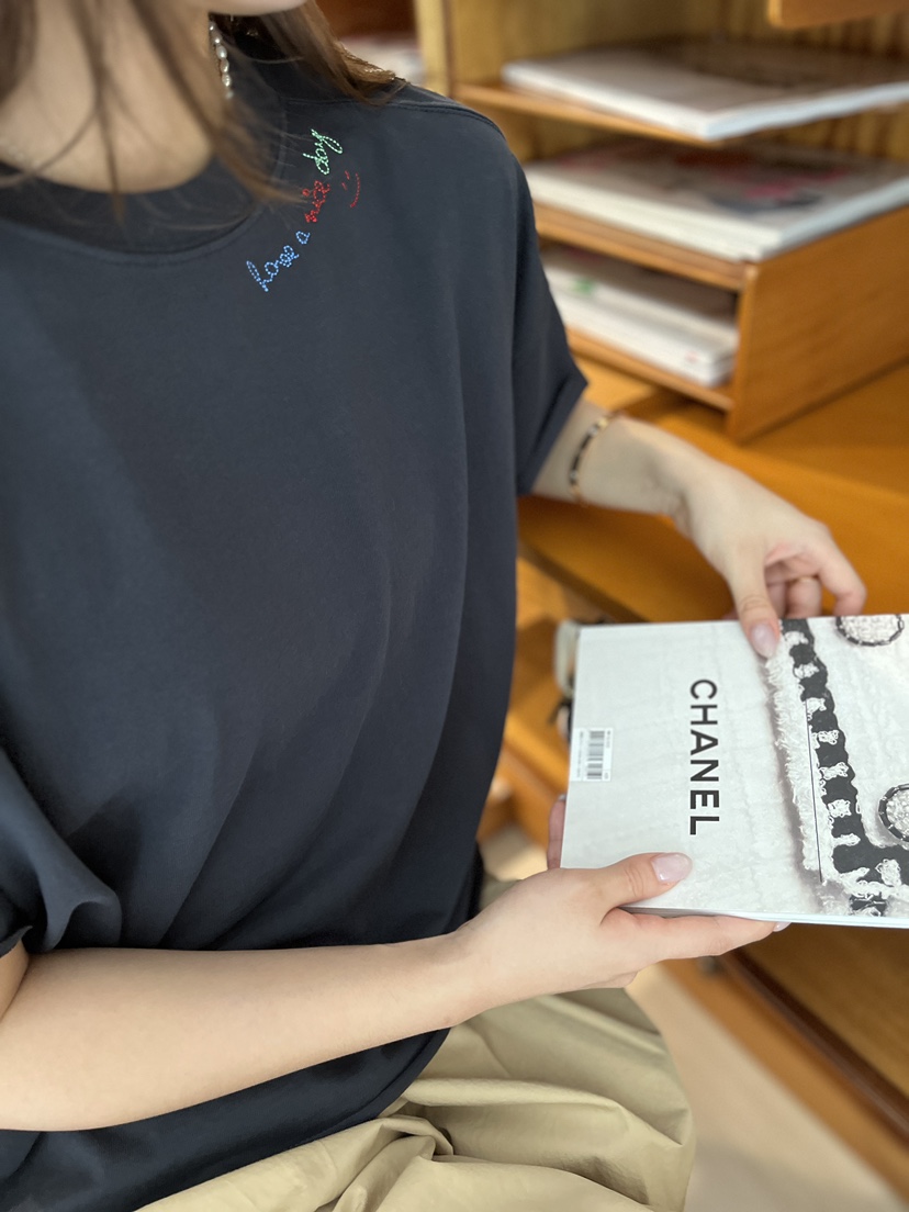 AT NOTE東大門㊣直郵女裝新款推薦時尚職業熱賣人氣T恤刺繡AT NOTET恤