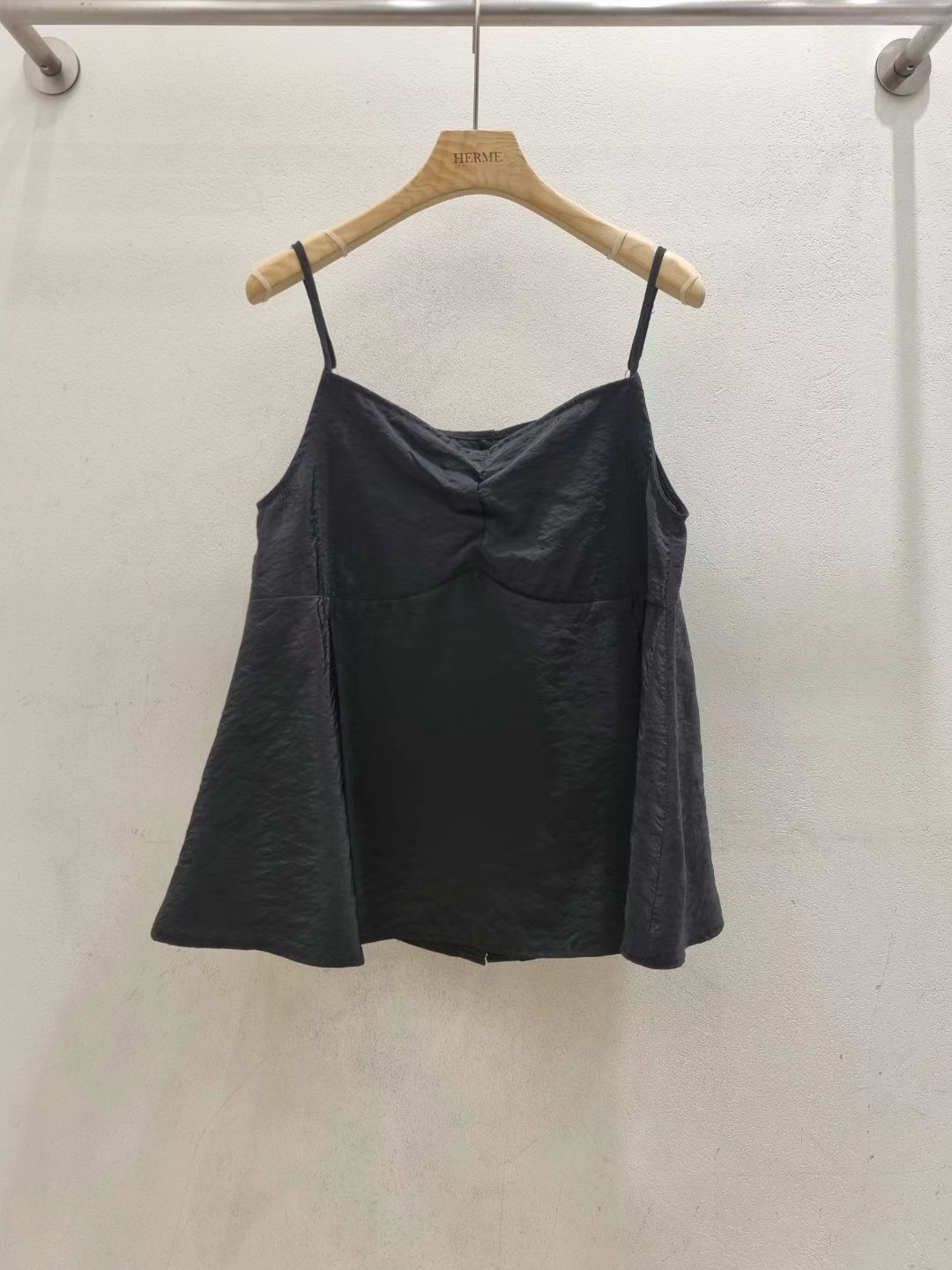 HERME韓國直郵㊣女裝新品職業人氣時尚25春夏真品熱賣吊帶背心HERME吊帶/背心圖色2
