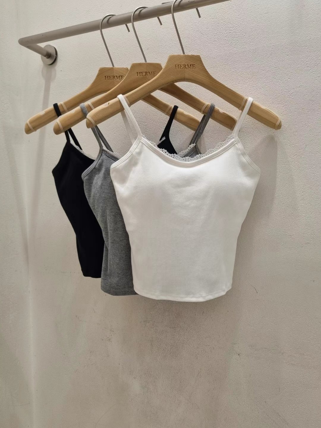 HERME東大門㊣實拍女裝新品真品推薦職業25春夏時尚吊帶背心HERME吊帶/背心圖色1左一色