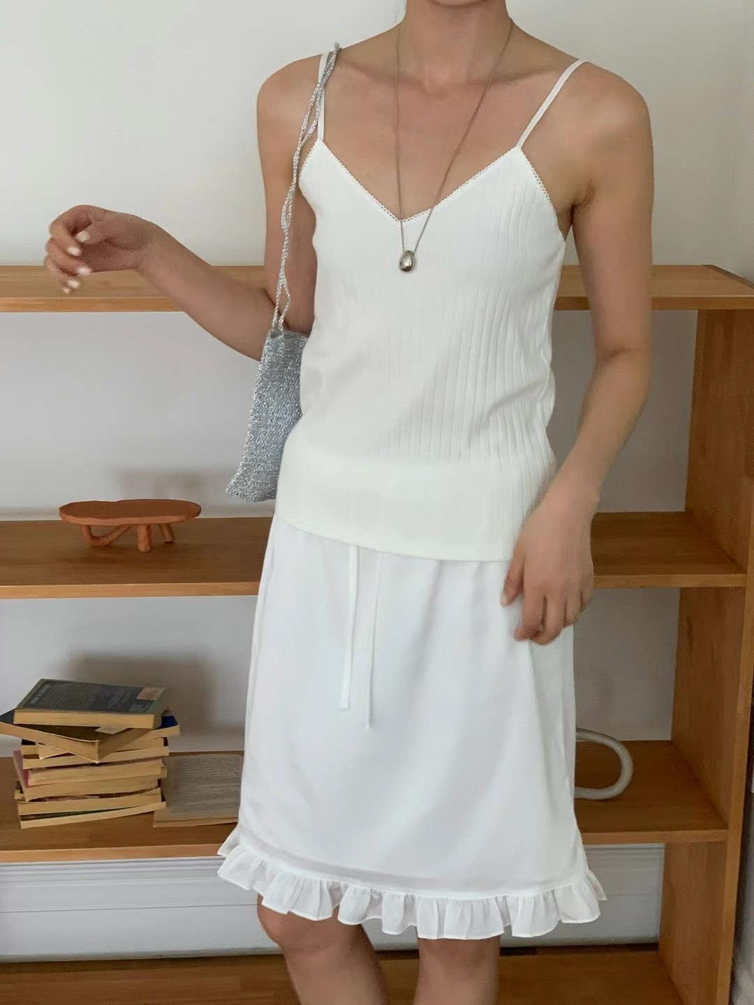 FLAT WHITE韓國直郵㊣女裝新品熱賣人氣推薦時尚職業吊帶背心FLAT WHITE吊帶/背心圖色2