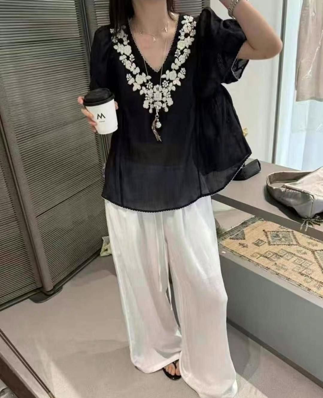 MARCIA-마샤-OT東大門㊣直郵女裝新品25春夏襯衫蕾絲衫V領刺繡MARCIA襯衫/蕾絲衫
