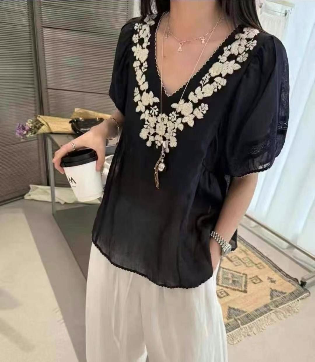 MARCIA-마샤-OT東大門㊣直郵女裝新品25春夏襯衫蕾絲衫V領刺繡MARCIA襯衫/蕾絲衫
