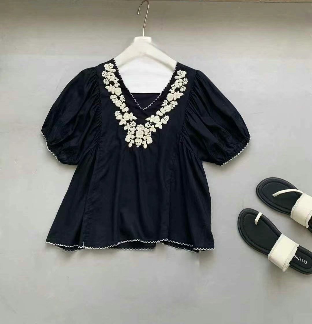 MARCIA-마샤-OT東大門㊣直郵女裝新品25春夏襯衫蕾絲衫V領刺繡MARCIA襯衫/蕾絲衫圖色2