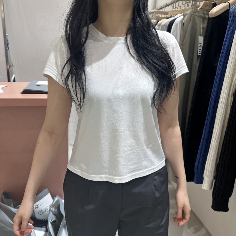 PITA東大門㊣實拍女士新款時尚真品職業推薦人氣熱賣T恤刺繡THE VERLIN/piTaT恤圖色2