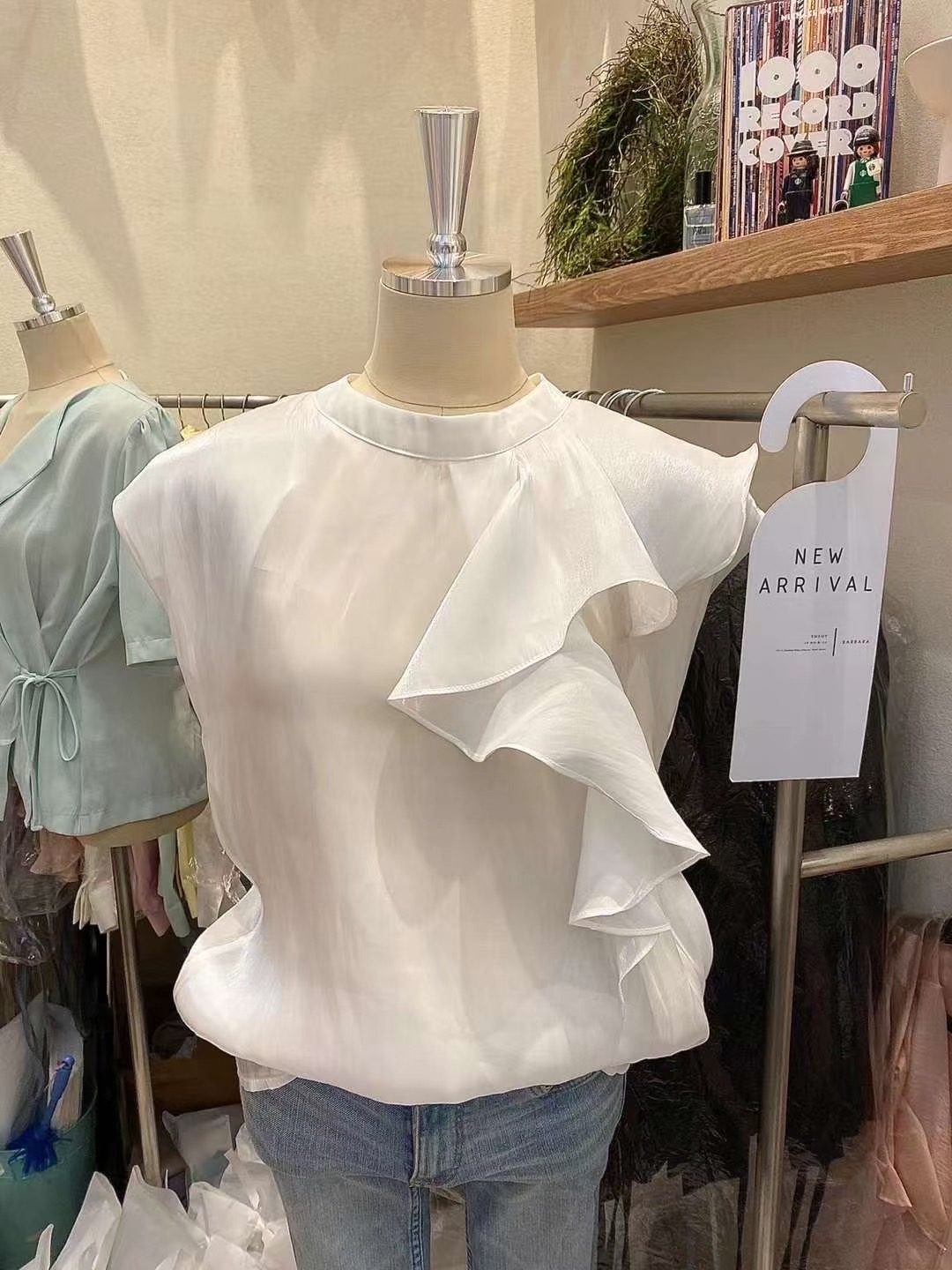 THE BARBARA韓國代購㊣女裝新品推薦熱賣襯衫蕾絲衫荷葉邊THE BARBARA襯衫/蕾絲衫圖色2