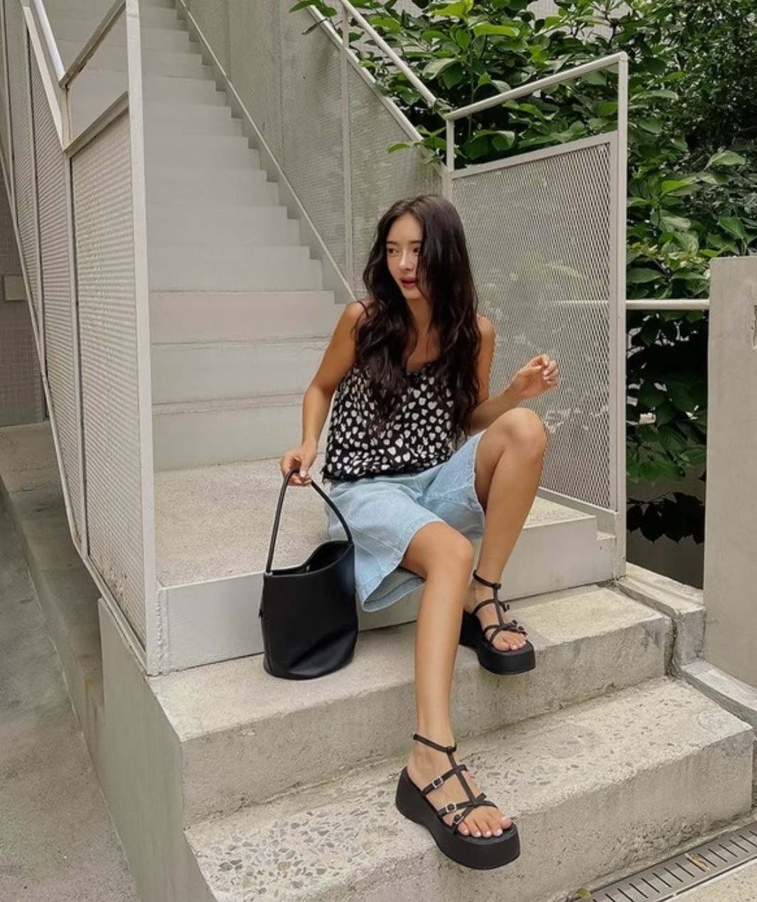 L V C韓國直郵㊣女士新款時尚25春夏人氣休閑推薦職業短褲L_V_C短褲