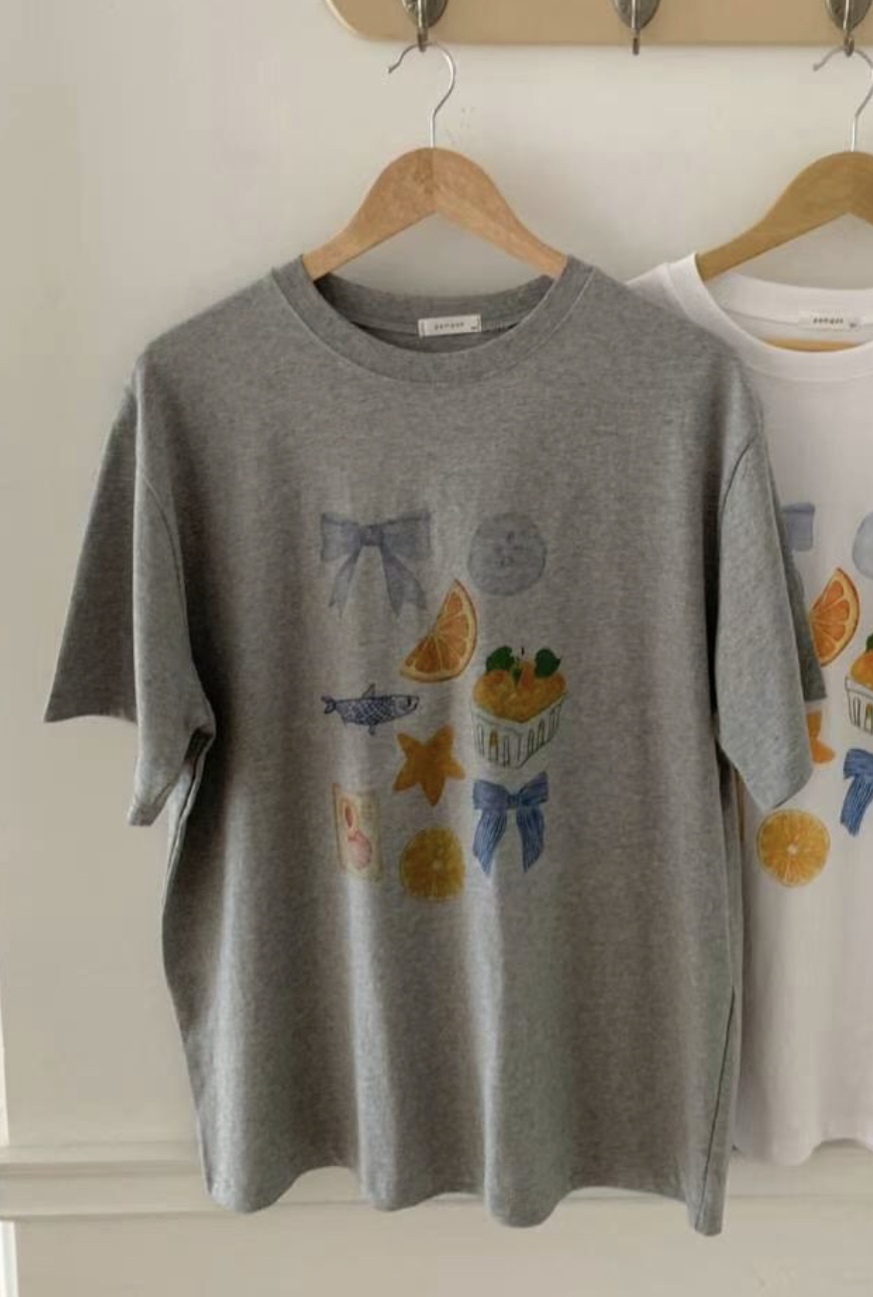 ONEMORETHING東大門㊣實拍女裝新品真品時尚25春夏人氣熱賣T恤ONEMORETHINGT恤圖色2