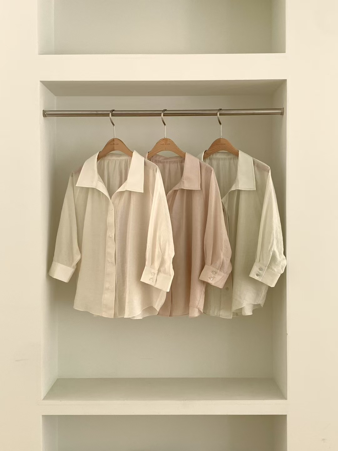 AT THIS MOMENT韓國代購㊣女裝新品時尚人氣推薦襯衫蕾絲衫AT THIS MOMENT襯衫/蕾絲衫圖色2左二色