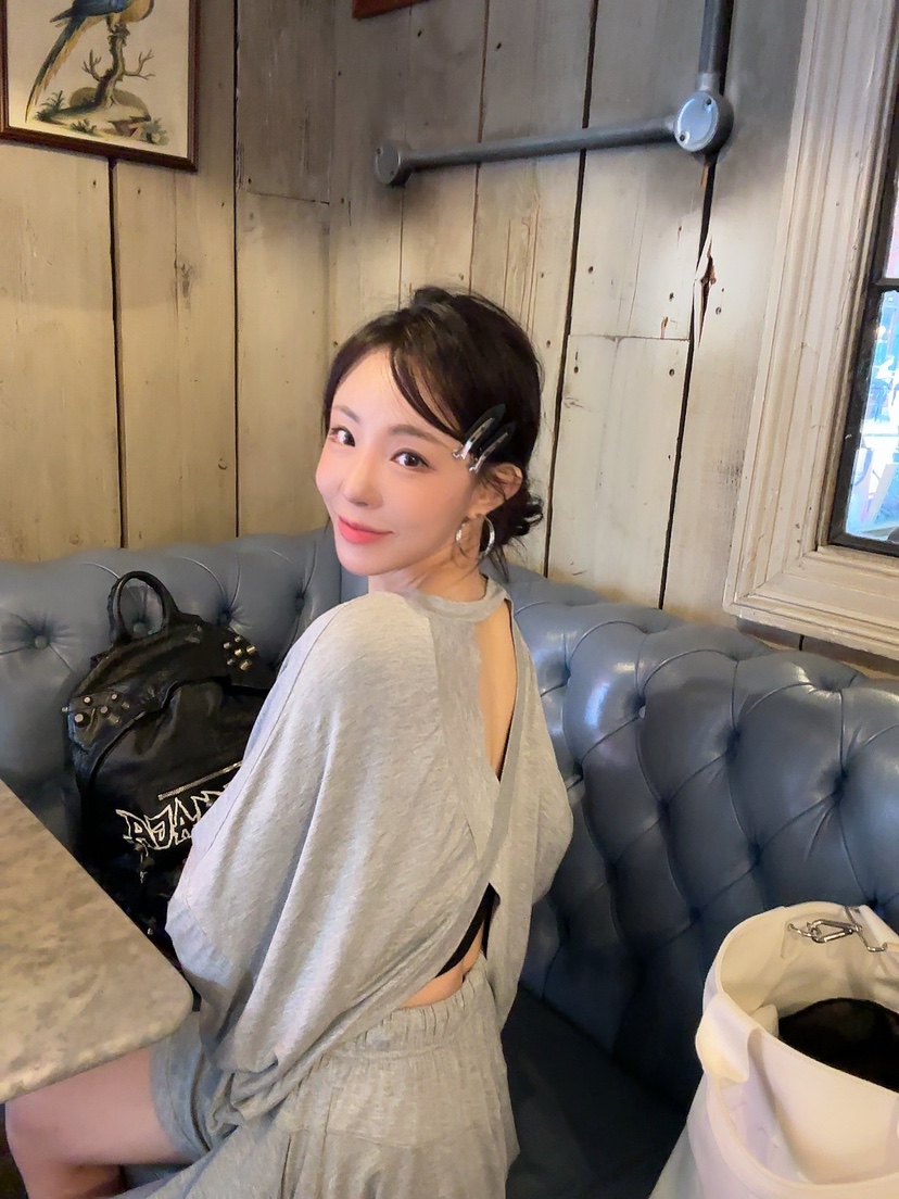 PALETTE-Q東大門㊣直郵女士新品熱賣人氣真品時尚25春夏長袖T恤PALETTE長袖T恤