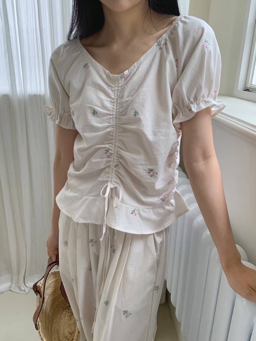 UNCOVER CUBE韓國代購㊣女士新款時尚人氣職業熱賣襯衫蕾絲衫LALAGIRL襯衫/蕾絲衫