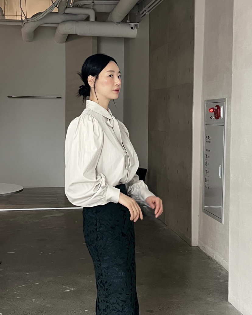 VERNI韓國直郵㊣女士新款休閑熱賣職業時尚襯衫蕾絲衫含領帶VERNI襯衫/蕾絲衫