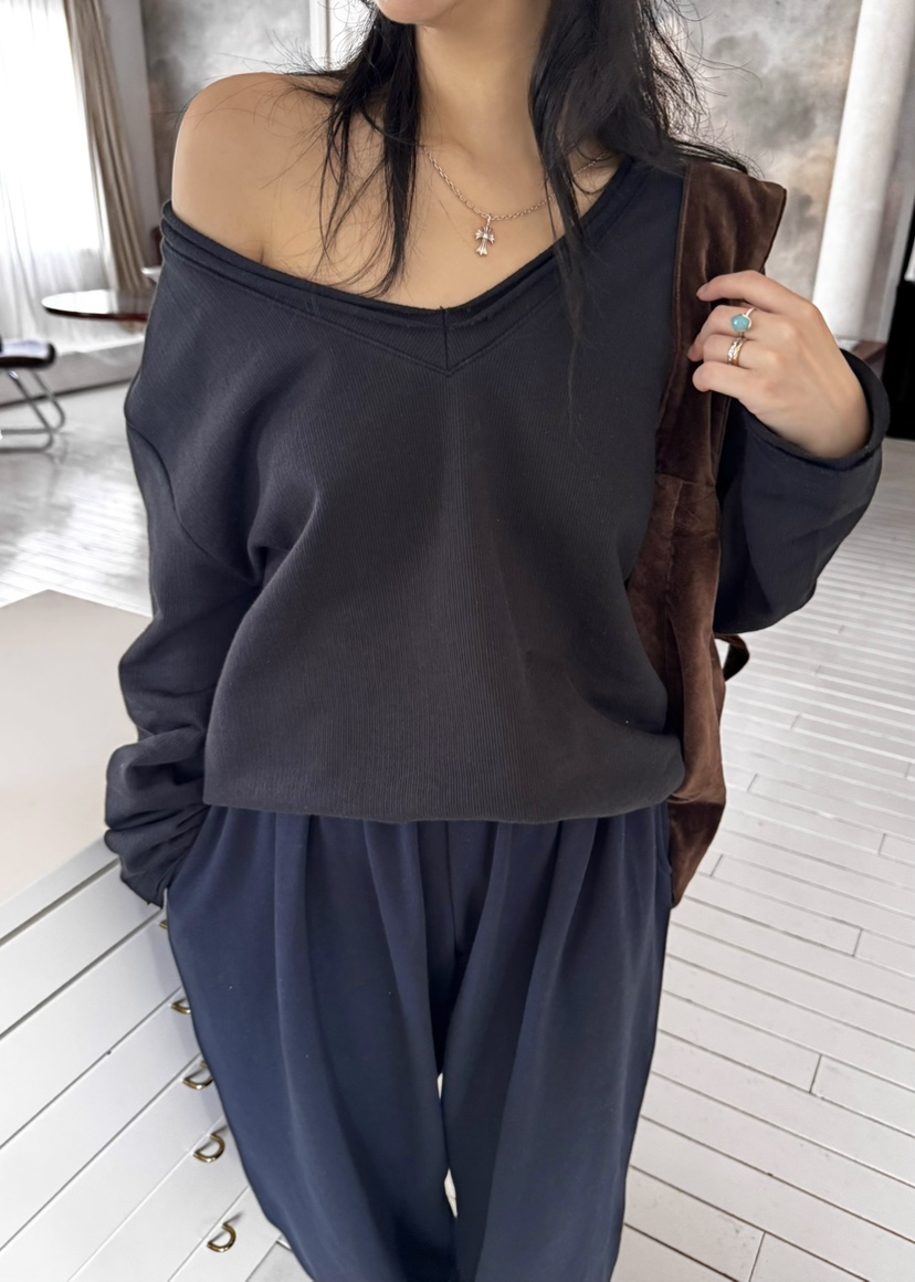 OUPPT東大門㊣代購女裝新品推薦25秋夏人氣時尚職業衛衣雙V領OUPPT衛衣圖色1