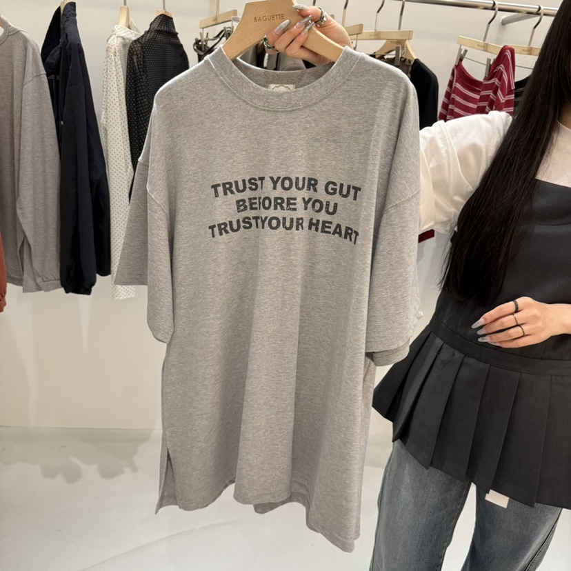 URBANSTORY/REMAKING東大門㊣直郵女裝新品時尚25秋冬熱賣T恤BAGUETTE-PT恤圖色1