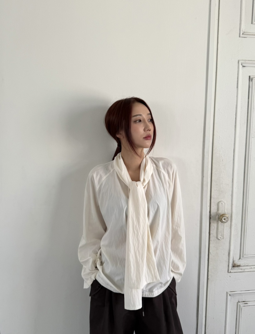 OVER NEAR東大門㊣直郵女士新款時尚真品職業推薦襯衫蕾絲衫OVER NEAR襯衫/蕾絲衫