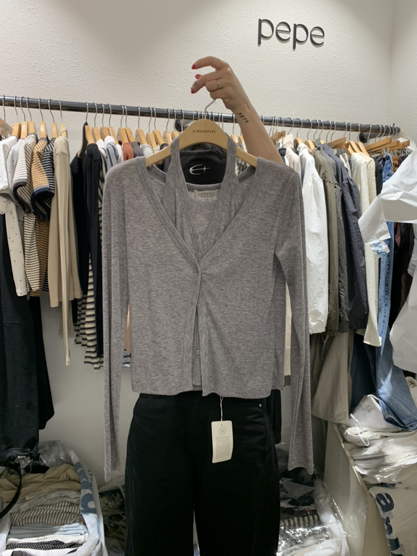 ALMOND PEPE韓國代購㊣女裝新品推薦長袖T恤掛脖開衫假兩件ALMOND PEPE長袖T恤圖色2