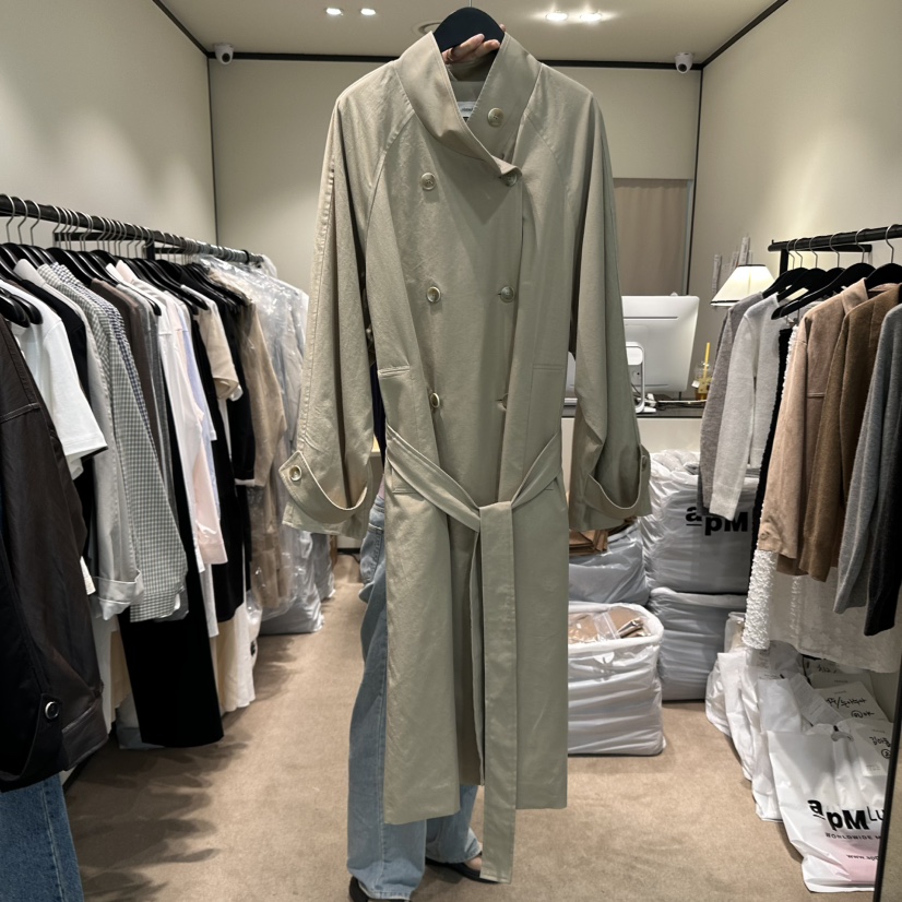 RE STOCK韓國代購㊣女裝新品人氣真品時尚長款風衣含腰帶高領RE STOCK長款風衣