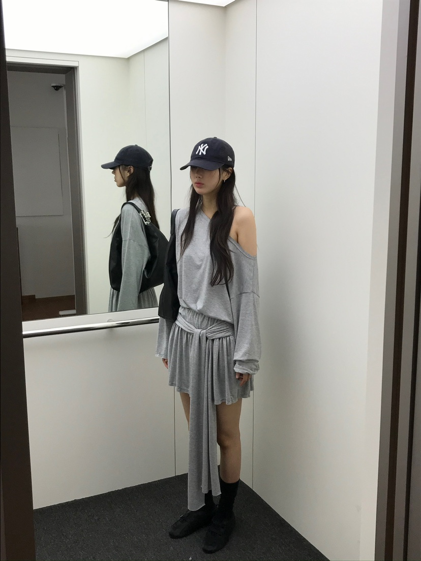ESCHER韓國代購㊣女士新品休閑熱賣推薦職業25秋冬真品長袖T恤ESCHER長袖T恤