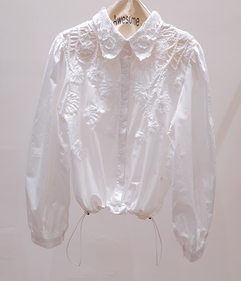 AWESOME-P韓國直郵㊣女裝新品25秋冬真品推薦襯衫蕾絲衫花朵AWESOME-P襯衫/蕾絲衫