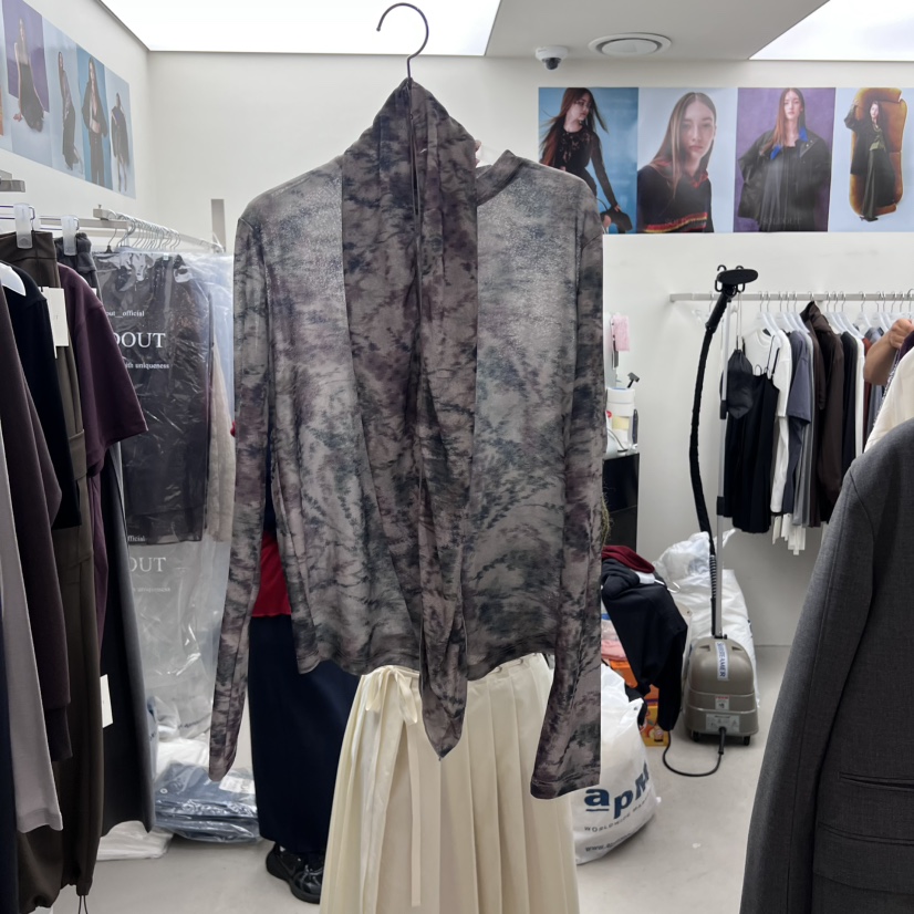 SOLD OUT韓國直郵㊣女裝新款人氣25秋冬熱賣長袖T恤含圍巾SOLD OUT長袖T恤圖色1