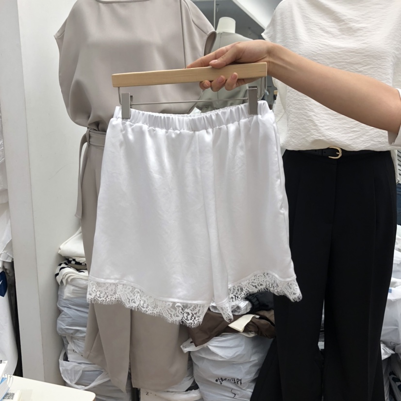 MOI-A東大門㊣代購女裝新品人氣真品推薦熱賣時尚短褲蕾絲MOI-A短褲