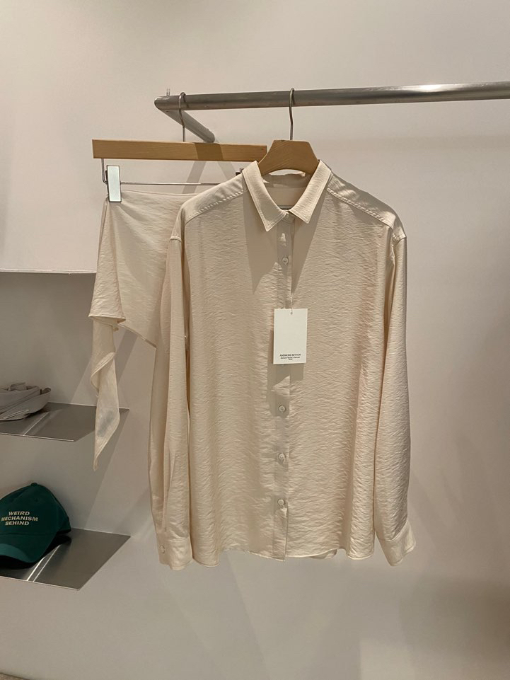 BOUTIQUE SEOUL-P東大門㊣直郵女士新款人氣襯衫蕾絲衫不含圍巾套裝ANDMORE BUTTON襯衫/蕾絲衫圖色1