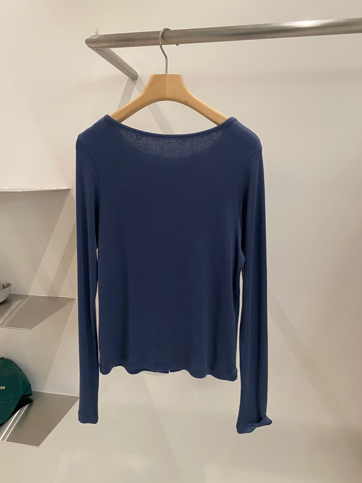 BOUTIQUE SEOUL-P韓國代購㊣女裝新款時尚25秋冬長袖T恤雙面ANDMORE BUTTON長袖T恤