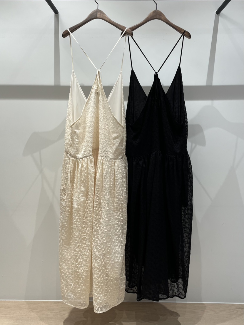 LOVE PULL韓國直郵㊣女士新品人氣25秋冬連衣裙不含內搭刺繡LOVE PULL連衣裙