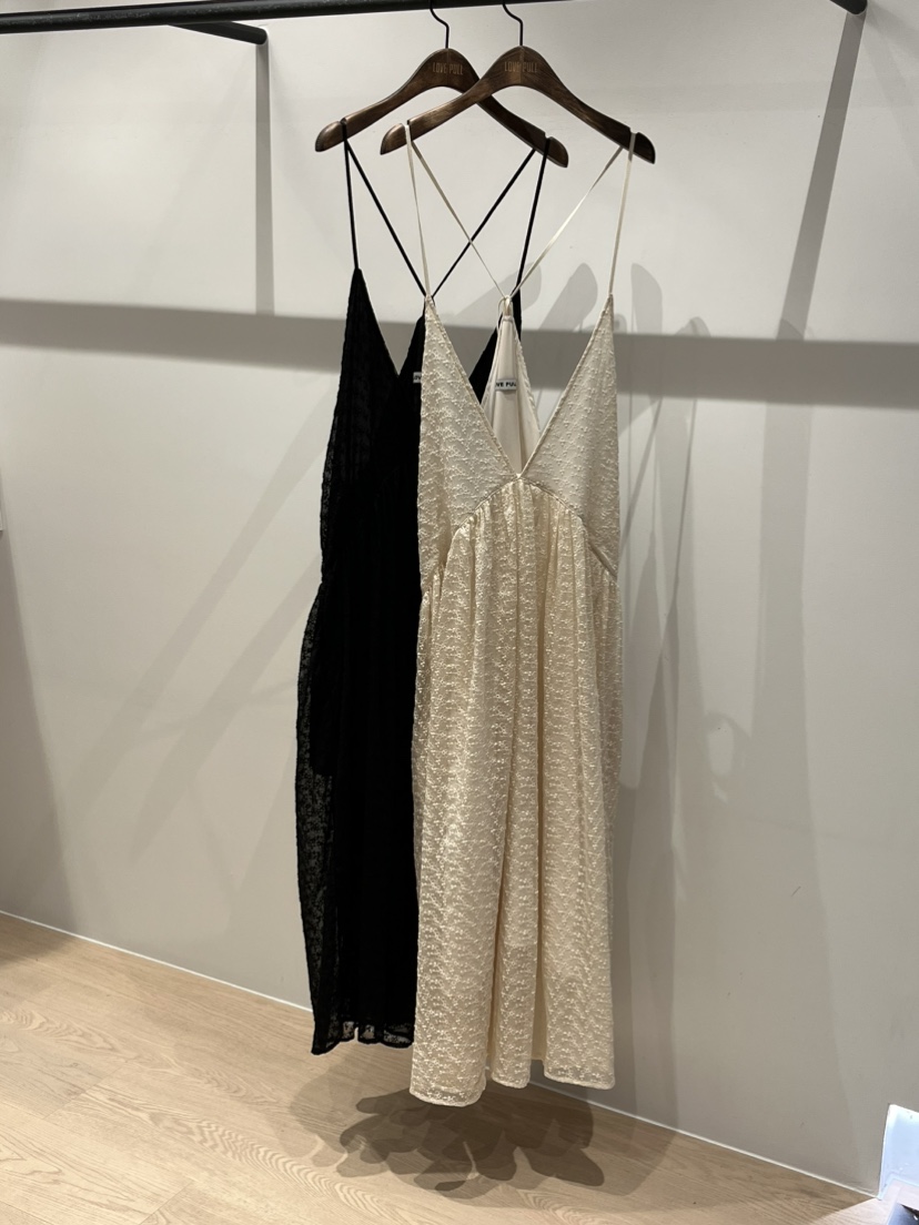LOVE PULL韓國直郵㊣女士新品人氣25秋冬連衣裙不含內搭刺繡LOVE PULL連衣裙