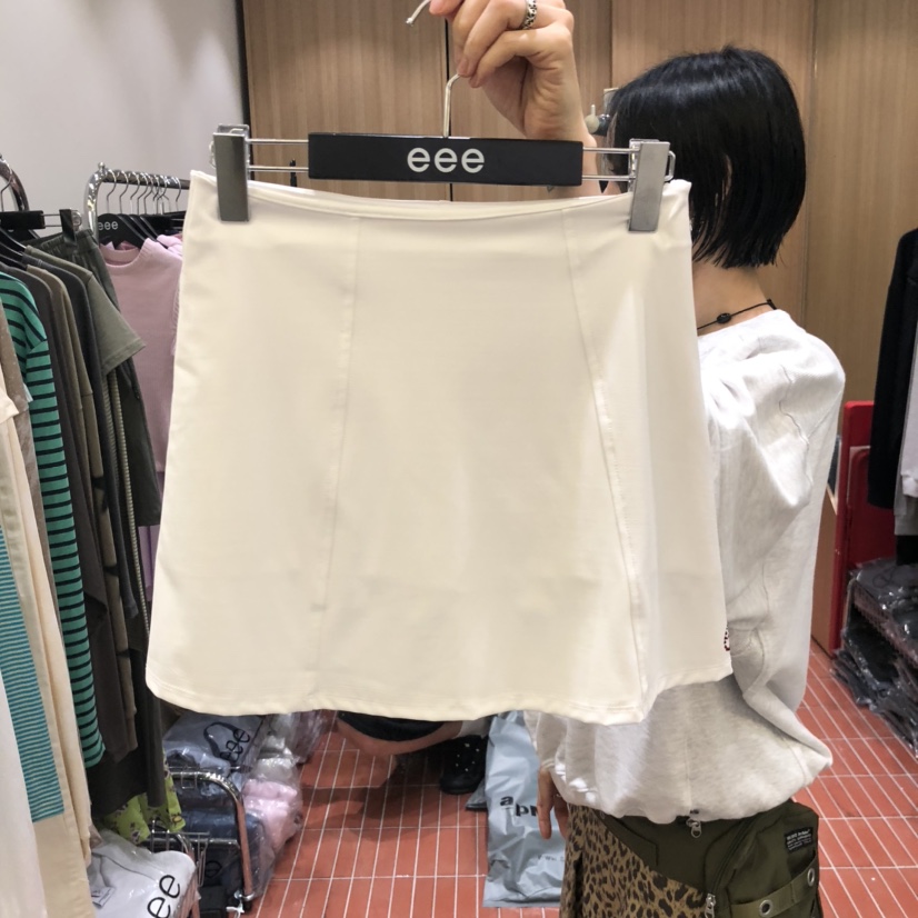 E/E/E東大門㊣實拍女裝新款時尚人氣熱賣推薦真品休閑短裙E/E/E短裙圖色1