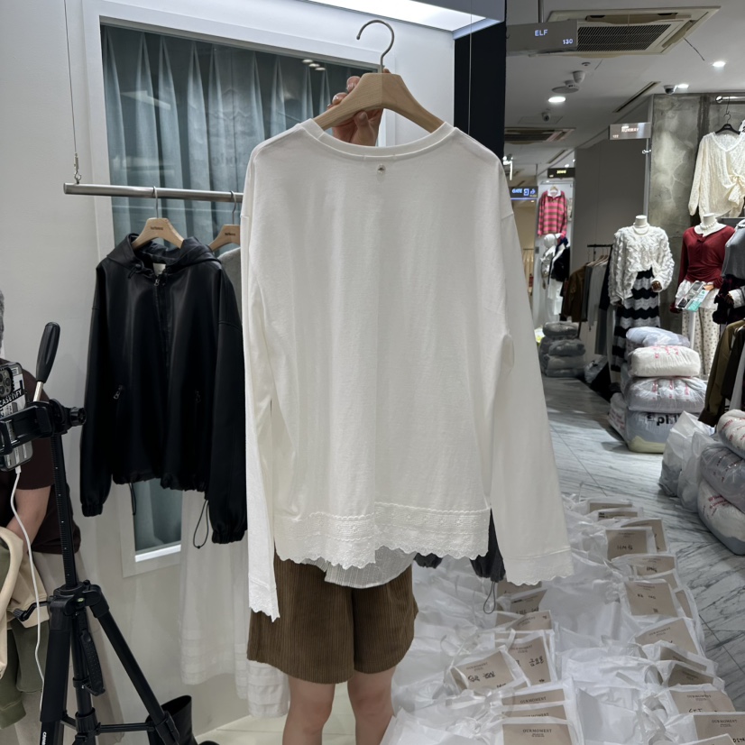 OURMOMENT東大門㊣直郵女士新品25秋冬休閑職業長袖T恤蕾絲OURMOMENT長袖T恤