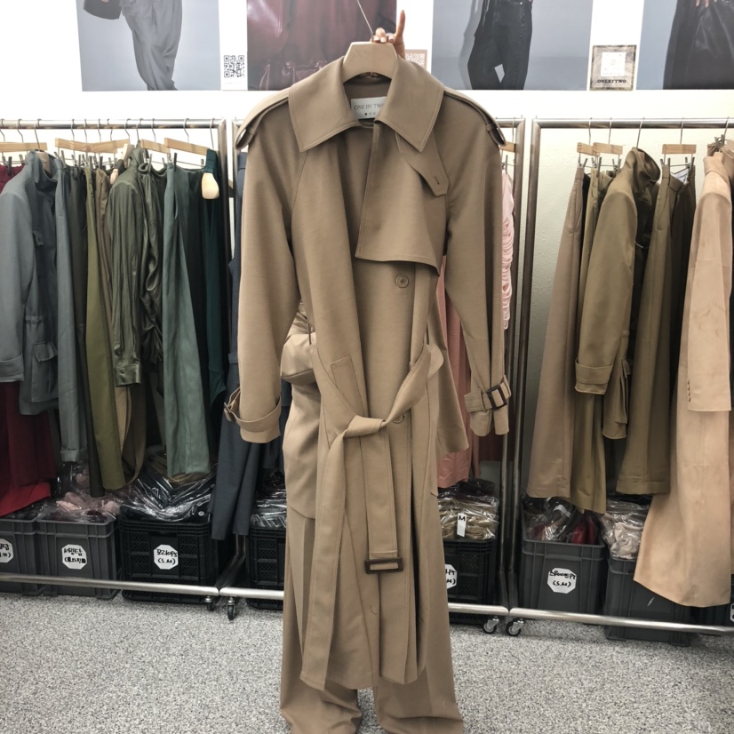 ONEBYTWO東大門㊣實拍女士新品熱賣職業推薦長款風衣含腰帶ONE BY TWO長款風衣圖色1