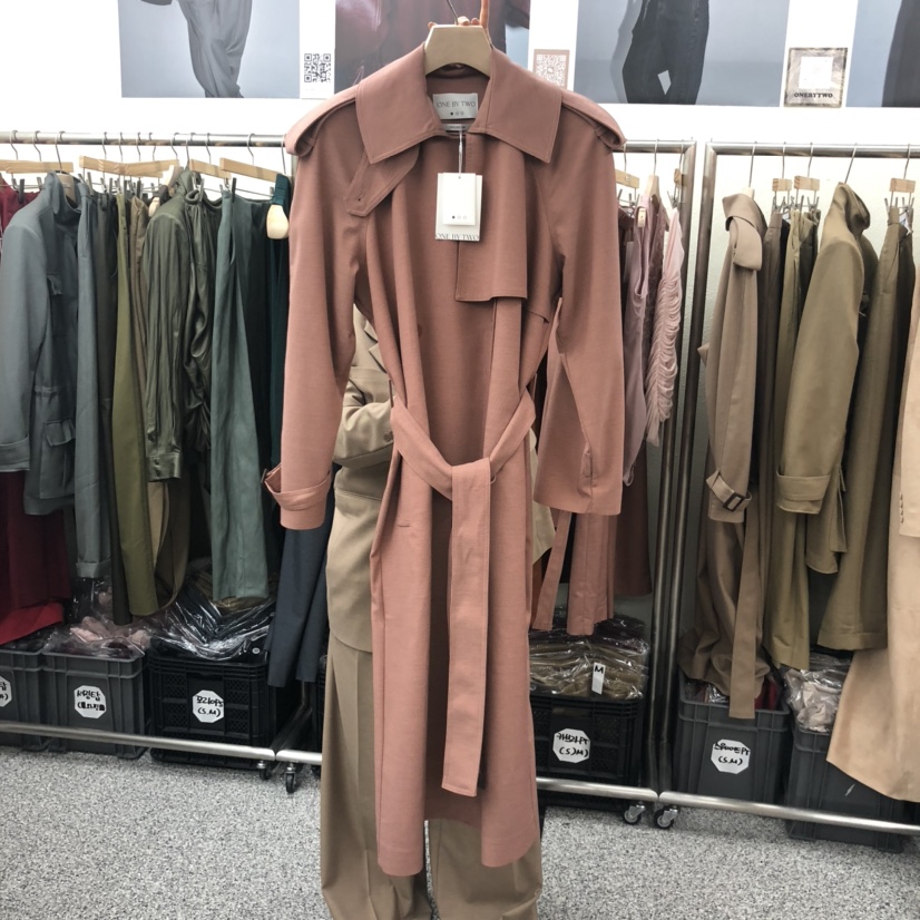 ONEBYTWO東大門㊣實拍女士新品熱賣職業推薦長款風衣含腰帶ONE BY TWO長款風衣圖色2